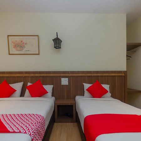 Super Oyo 596 The Vintage Hotel Джохор-Бару Экстерьер фото
