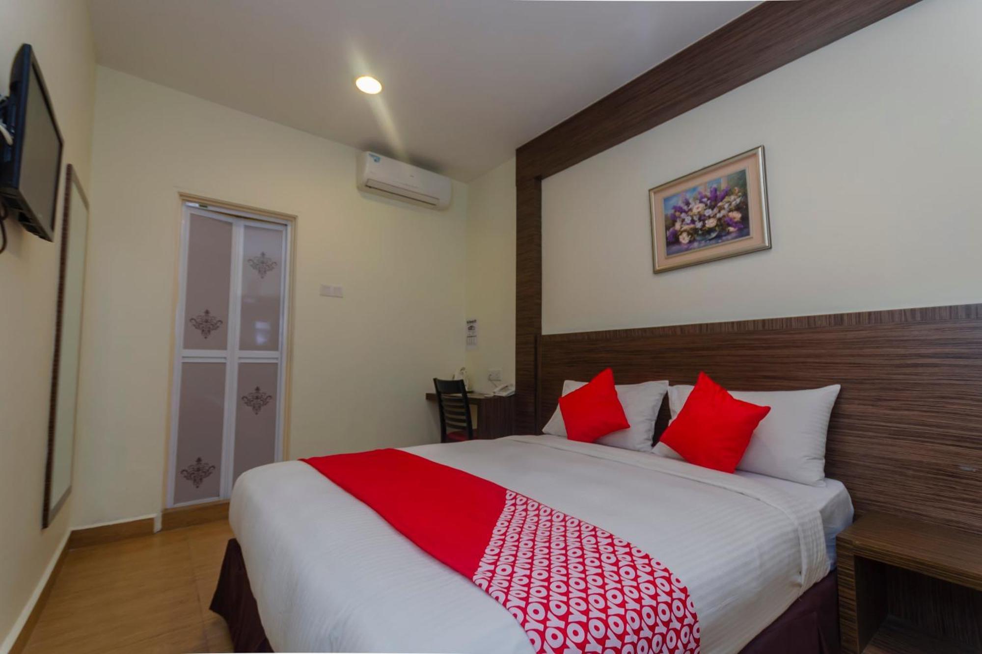Super Oyo 596 The Vintage Hotel Джохор-Бару Экстерьер фото
