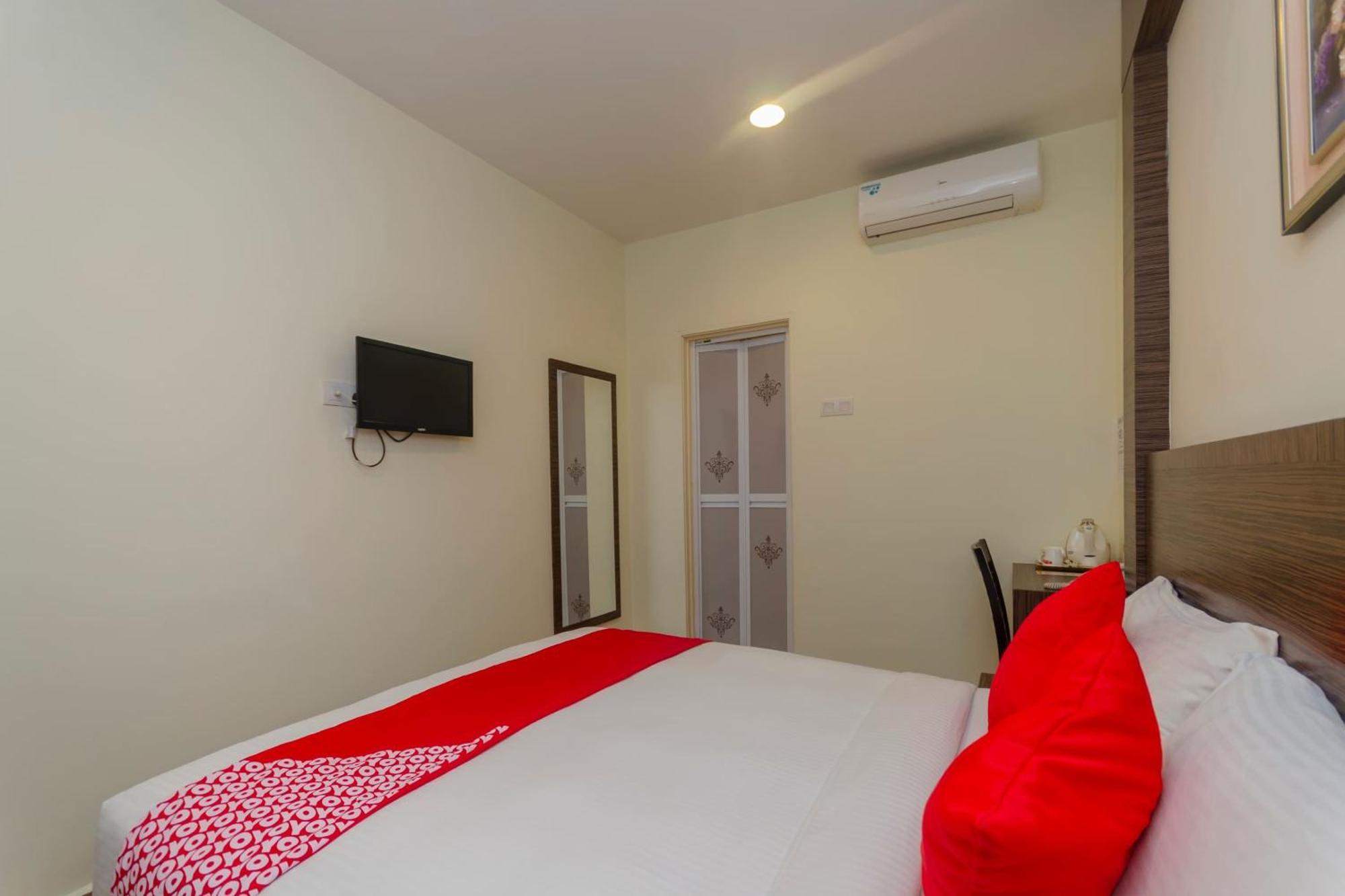 Super Oyo 596 The Vintage Hotel Джохор-Бару Экстерьер фото